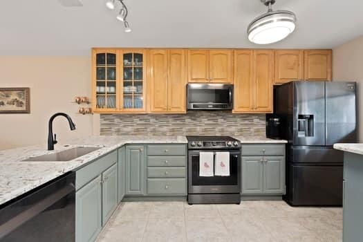 For Sale: $350,000 (2 beds, 2 baths, 1092 Square Feet)