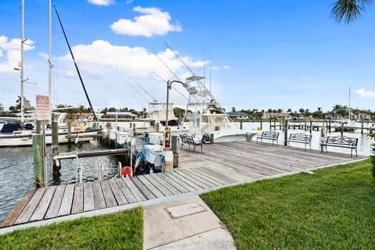 For Sale: $350,000 (2 beds, 2 baths, 1092 Square Feet)