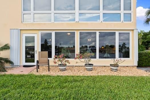 For Sale: $350,000 (2 beds, 2 baths, 1092 Square Feet)