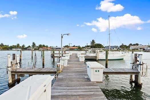 For Sale: $350,000 (2 beds, 2 baths, 1092 Square Feet)