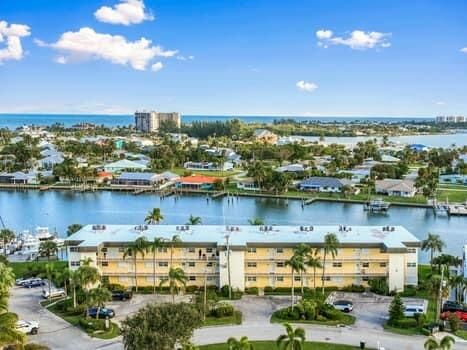 For Sale: $350,000 (2 beds, 2 baths, 1092 Square Feet)