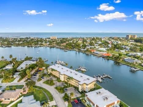 For Sale: $350,000 (2 beds, 2 baths, 1092 Square Feet)