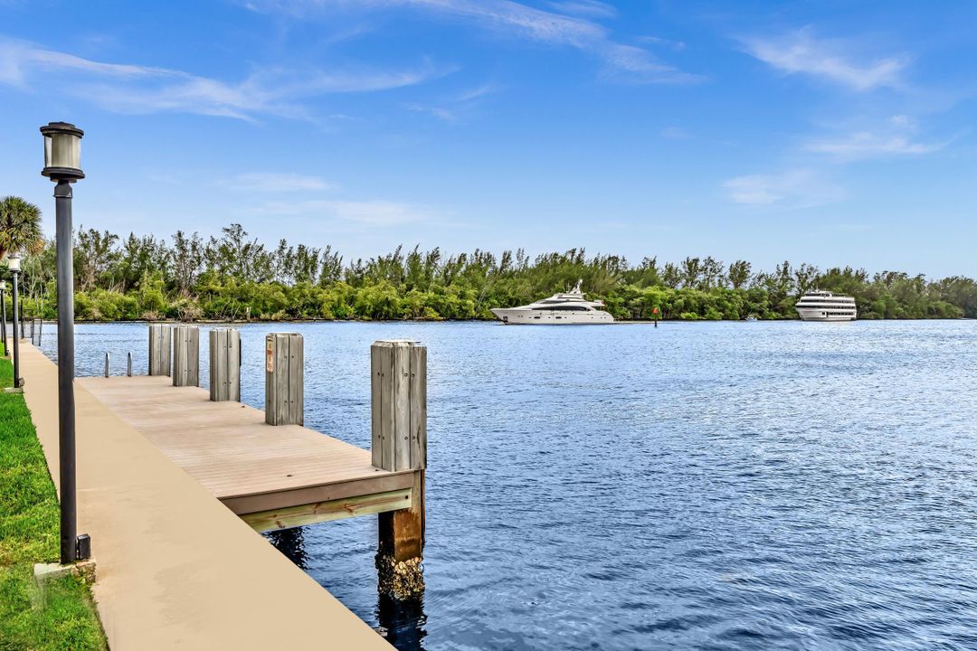 For Sale: $750,000 (2 beds, 2 baths, 1500 Square Feet)