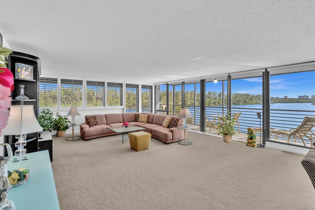 For Sale: $750,000 (2 beds, 2 baths, 1500 Square Feet)