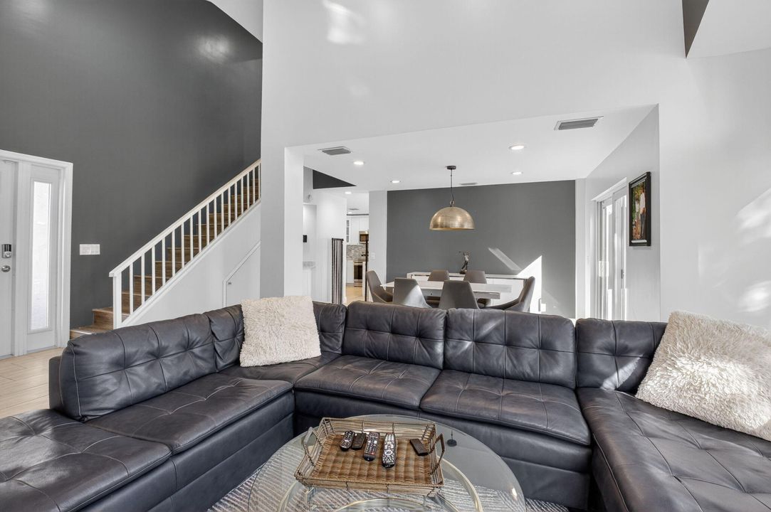 На продажу: $499,000 (3 спален, 2 ванн, 1949 Квадратных фут)