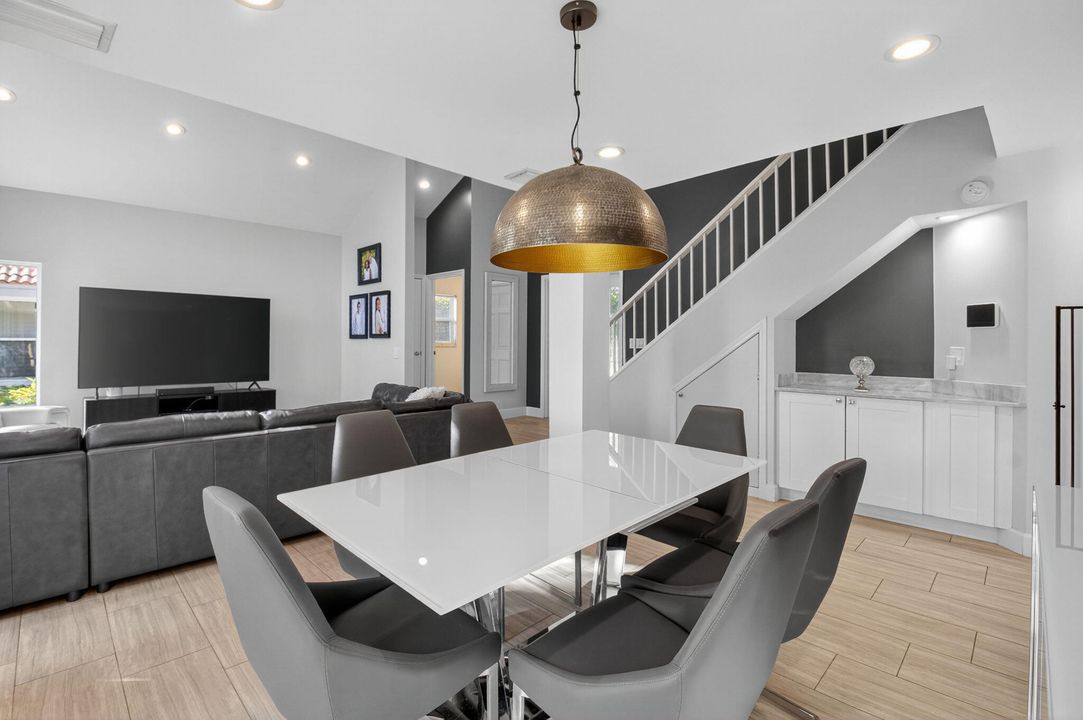 На продажу: $499,000 (3 спален, 2 ванн, 1949 Квадратных фут)