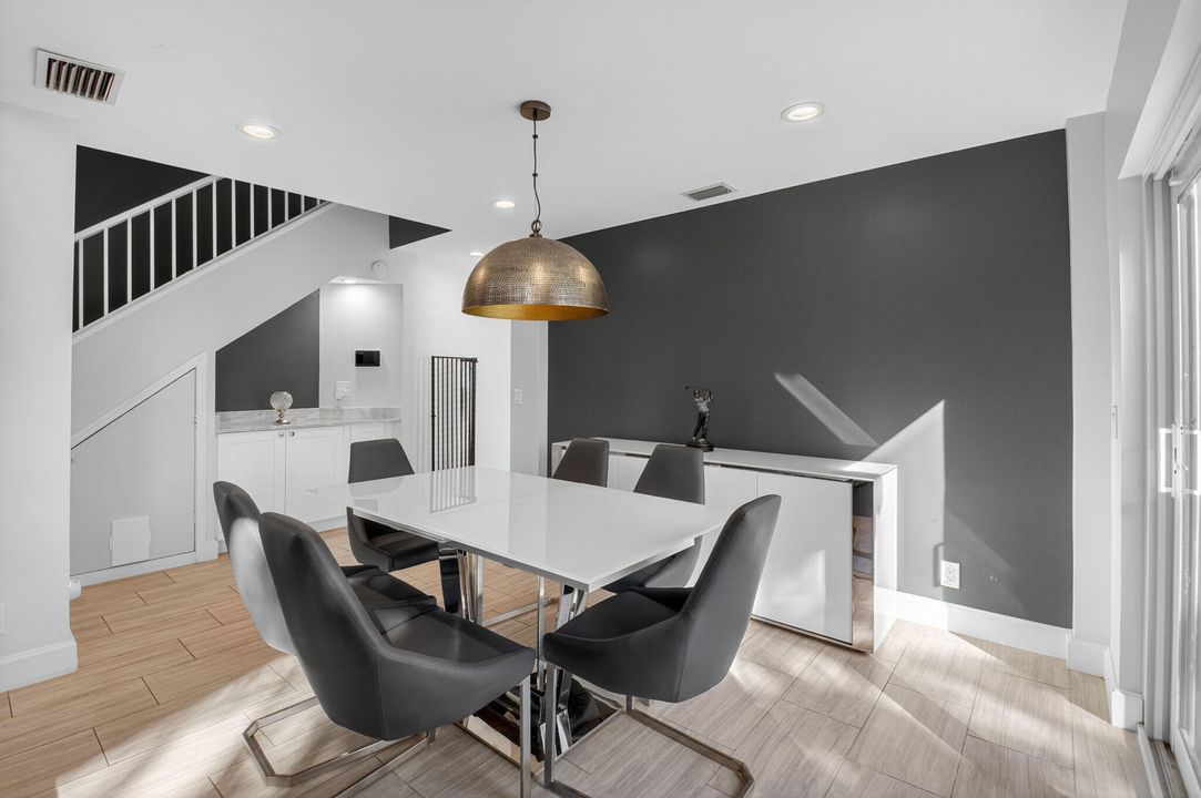 На продажу: $499,000 (3 спален, 2 ванн, 1949 Квадратных фут)