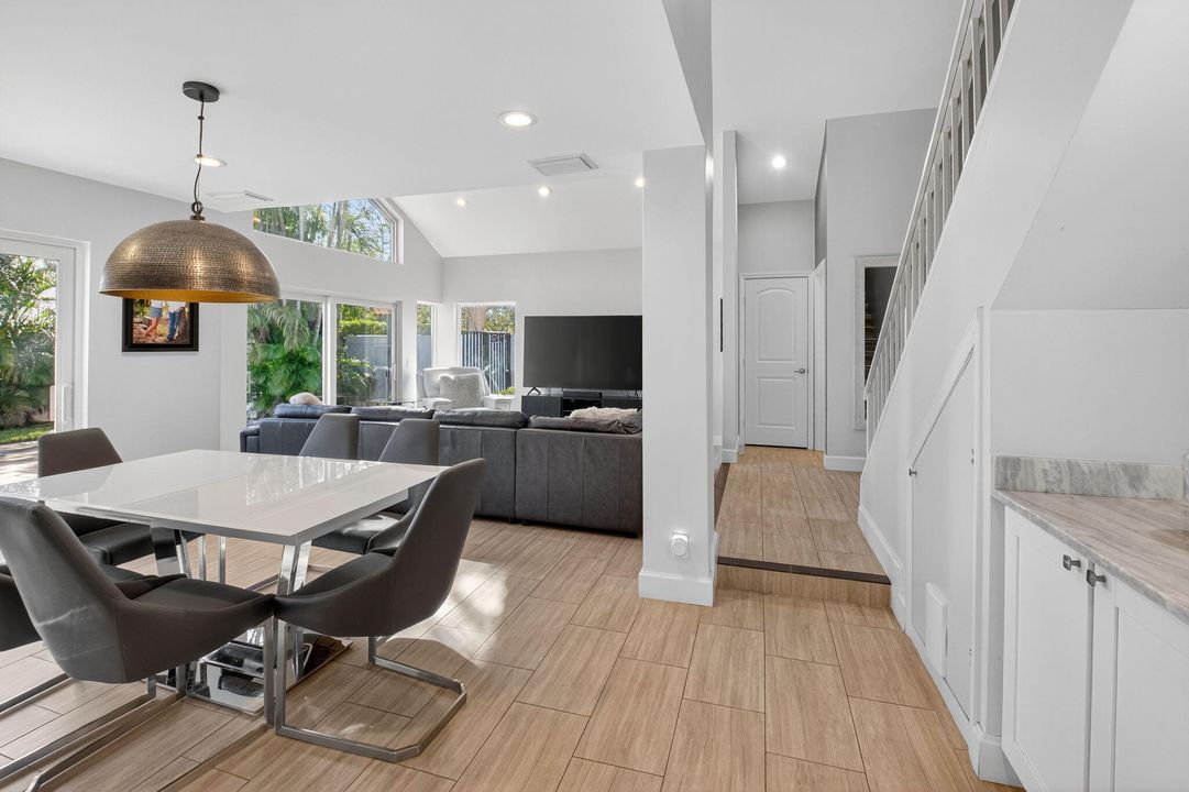 На продажу: $499,000 (3 спален, 2 ванн, 1949 Квадратных фут)