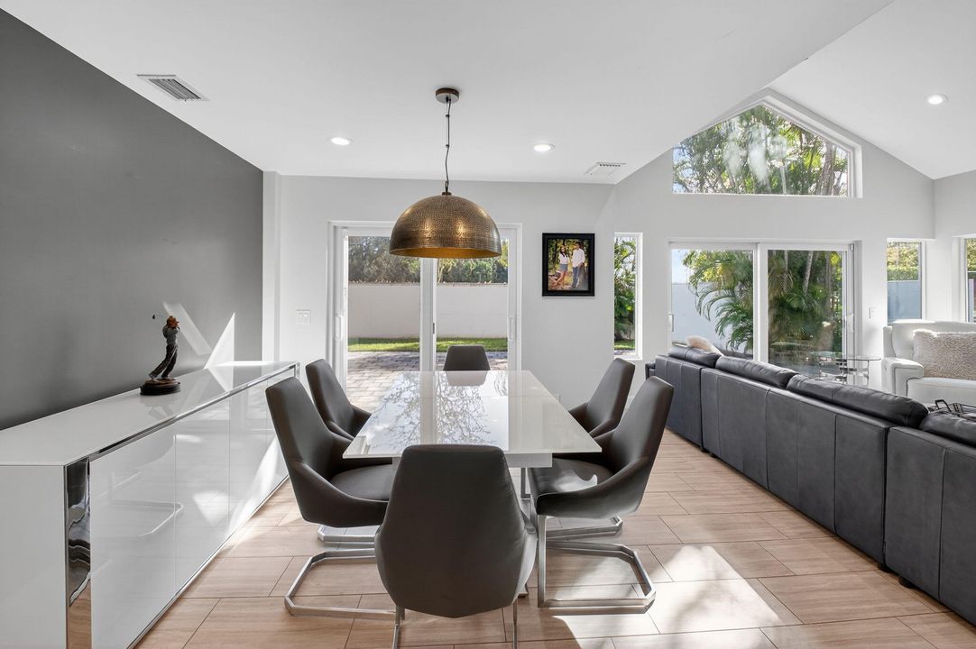 На продажу: $499,000 (3 спален, 2 ванн, 1949 Квадратных фут)