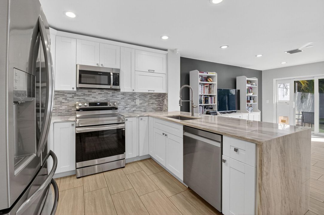 На продажу: $499,000 (3 спален, 2 ванн, 1949 Квадратных фут)