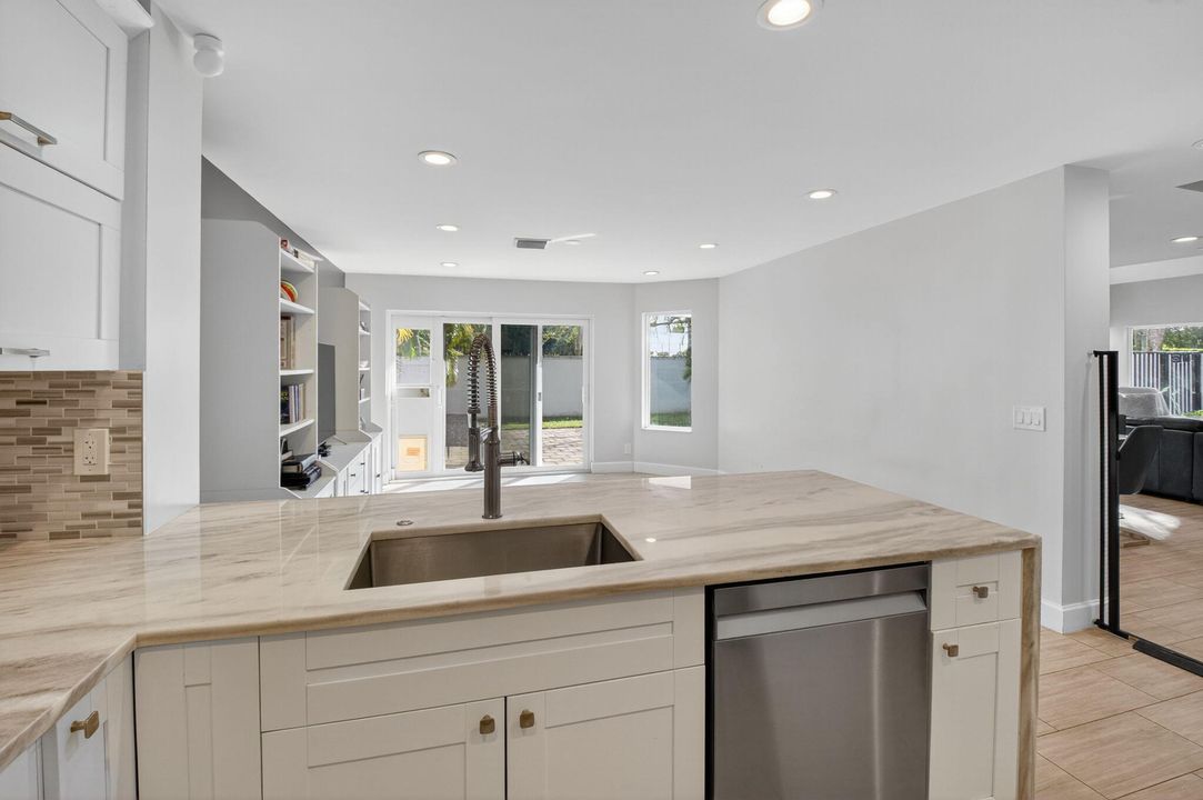 На продажу: $499,000 (3 спален, 2 ванн, 1949 Квадратных фут)