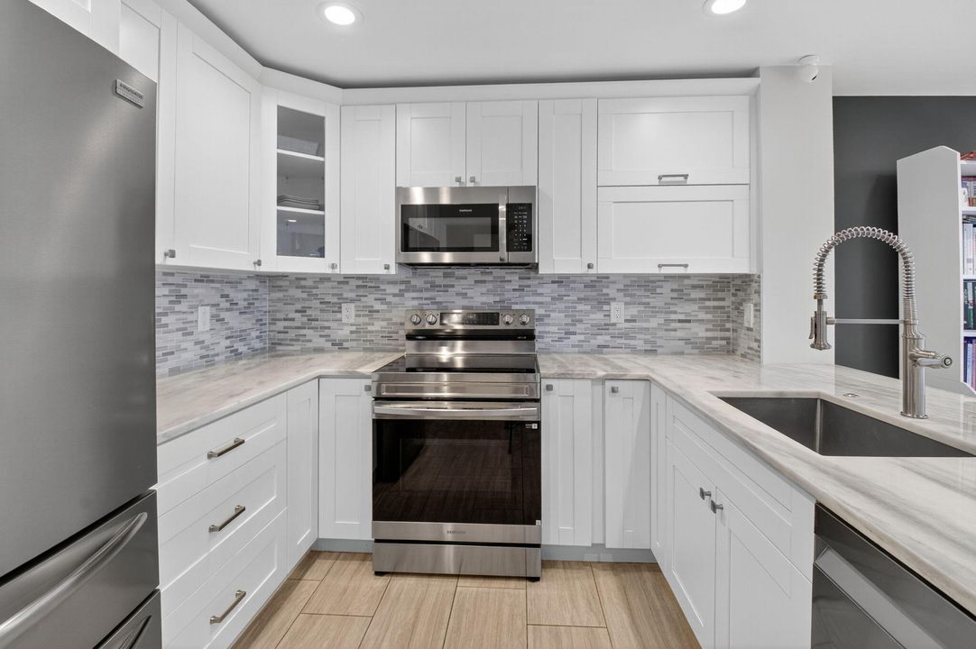 На продажу: $499,000 (3 спален, 2 ванн, 1949 Квадратных фут)