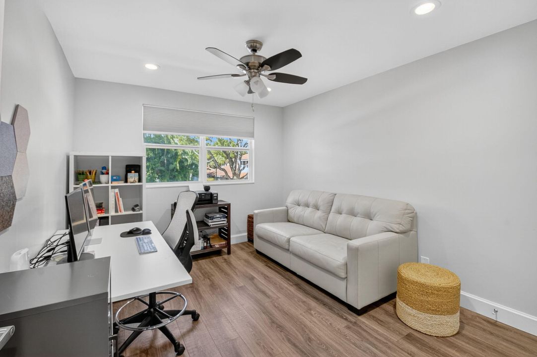 На продажу: $499,000 (3 спален, 2 ванн, 1949 Квадратных фут)