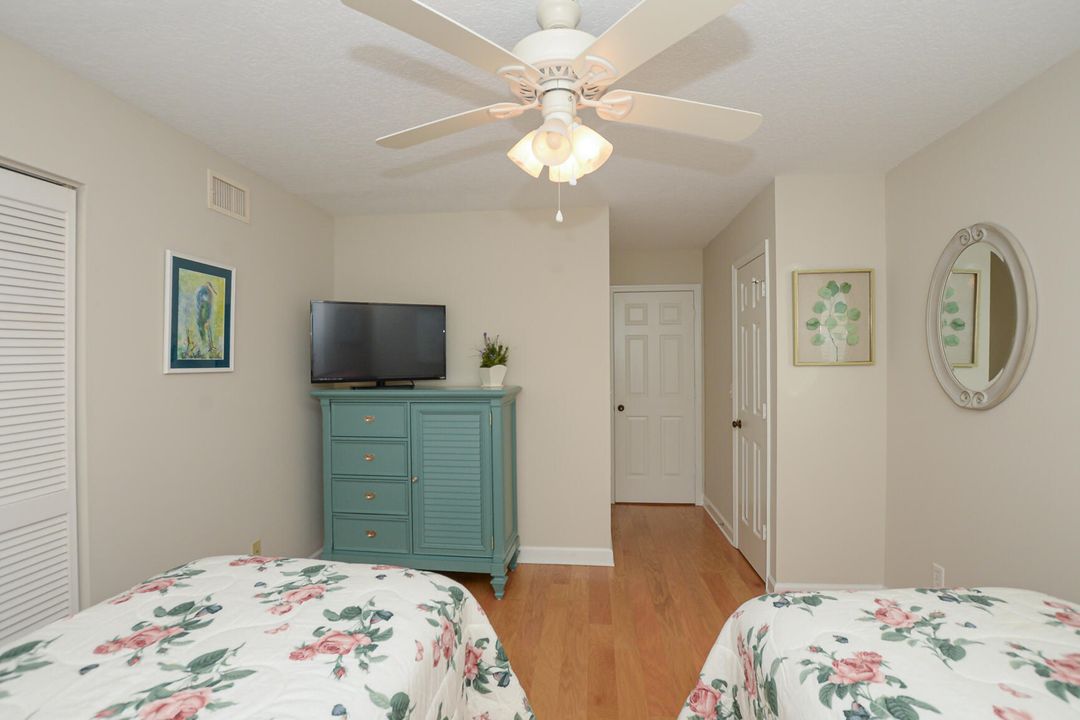 合同活跃: $325,000 (3 贝兹, 3 浴室, 1664 平方英尺)