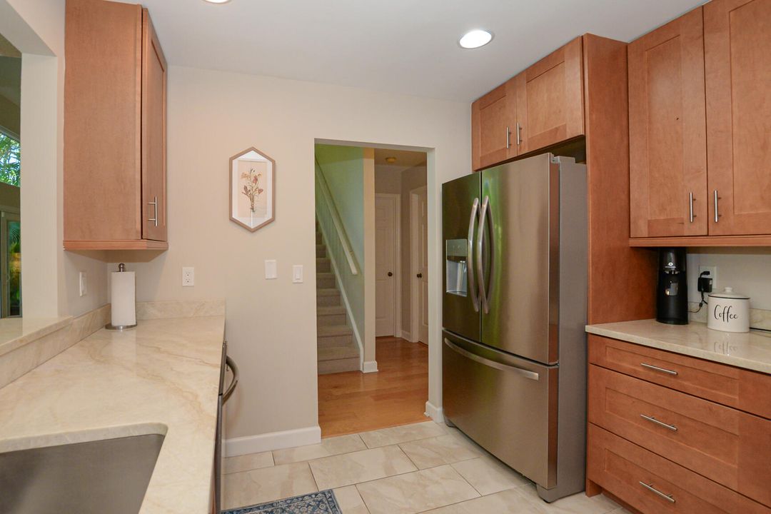 合同活跃: $325,000 (3 贝兹, 3 浴室, 1664 平方英尺)