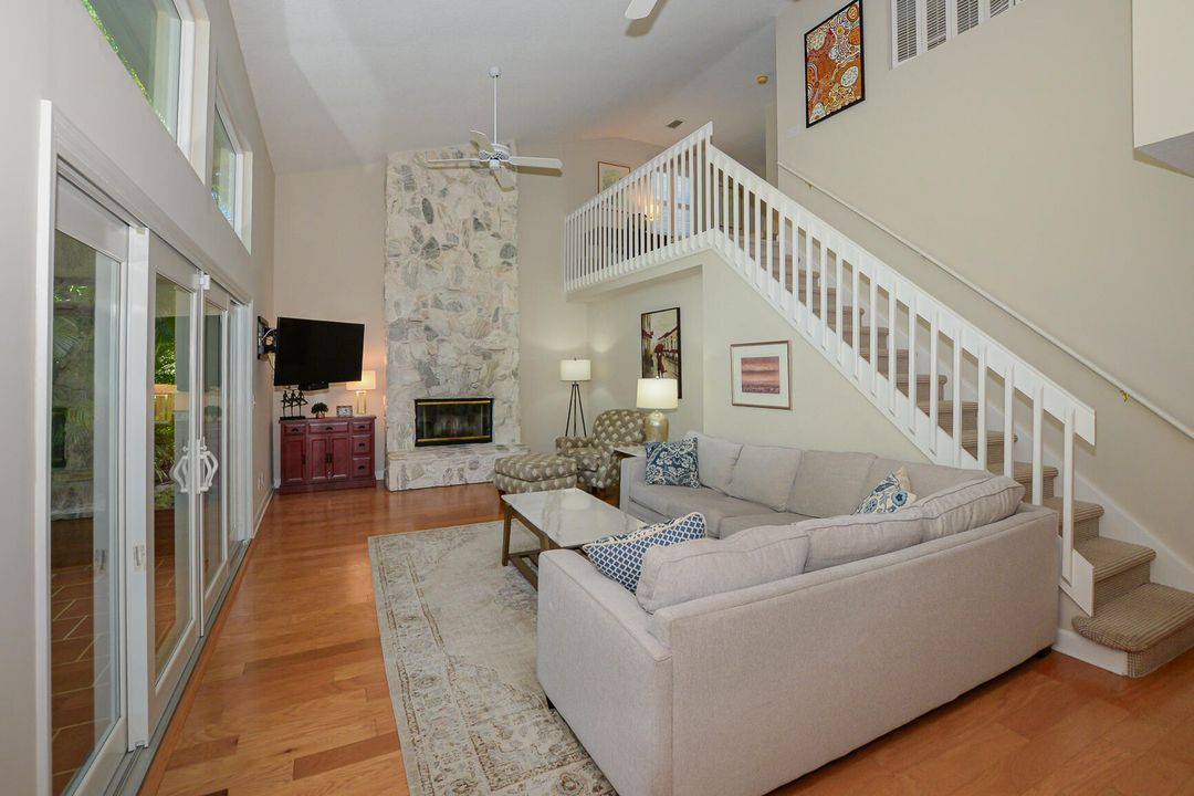 合同活跃: $325,000 (3 贝兹, 3 浴室, 1664 平方英尺)