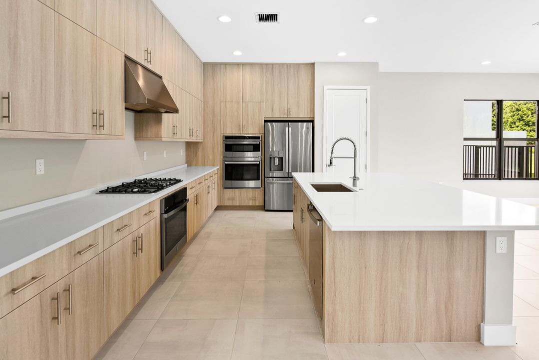 For Sale: $2,300,000 (5 beds, 5 baths, 3888 Square Feet)