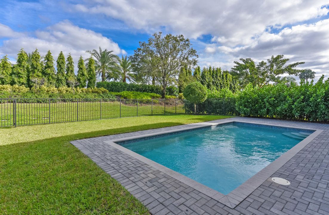 For Sale: $2,300,000 (5 beds, 5 baths, 3888 Square Feet)