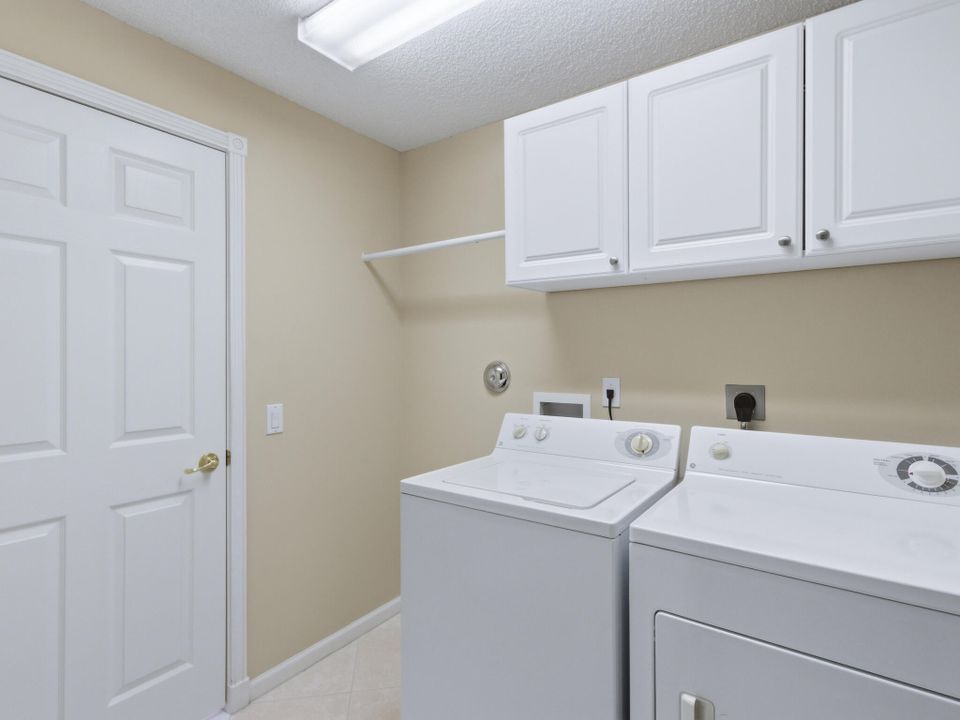 Active With Contract: $549,000 (3 beds, 2 baths, 2081 Square Feet)