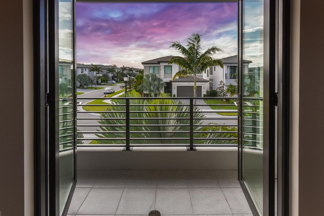 For Sale: $2,300,000 (5 beds, 5 baths, 3888 Square Feet)