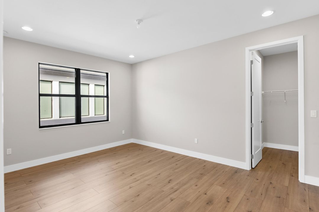 For Sale: $2,300,000 (5 beds, 5 baths, 3888 Square Feet)