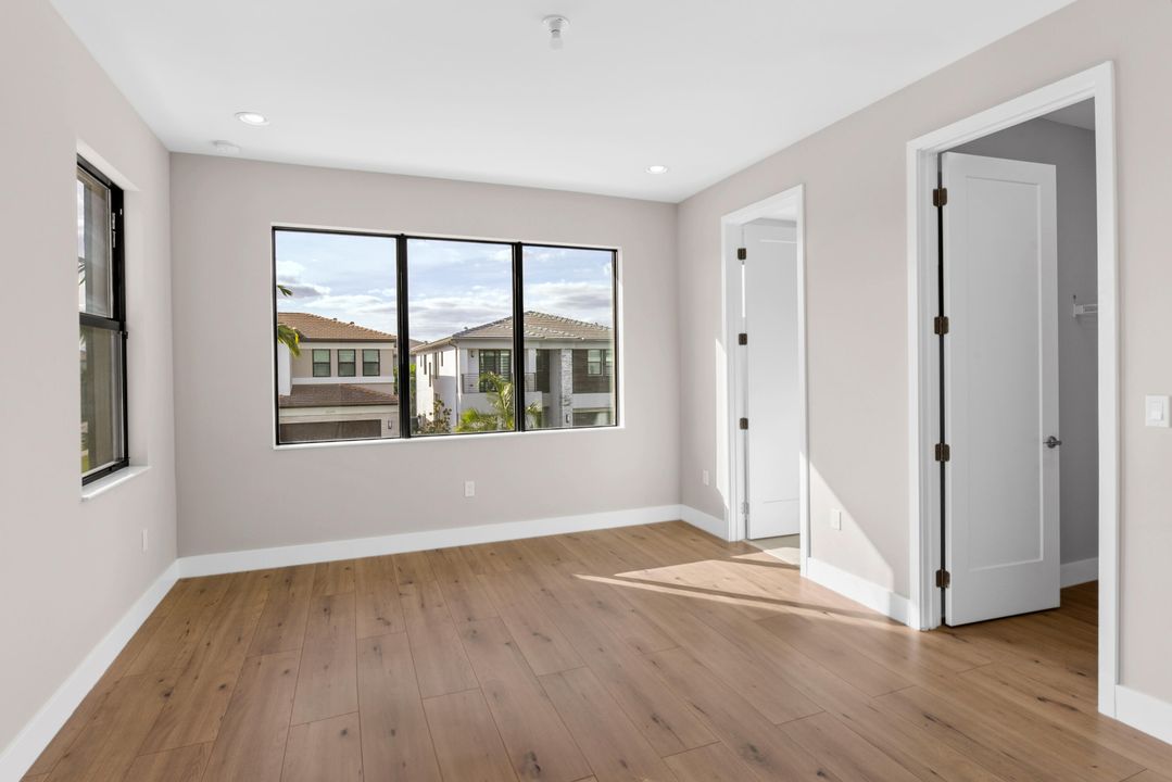 For Sale: $2,300,000 (5 beds, 5 baths, 3888 Square Feet)