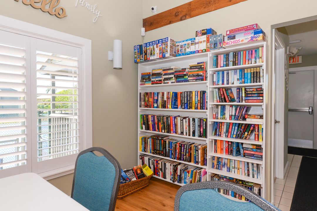 合同活跃: $325,000 (3 贝兹, 3 浴室, 1664 平方英尺)