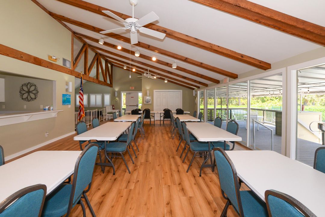 合同活跃: $325,000 (3 贝兹, 3 浴室, 1664 平方英尺)