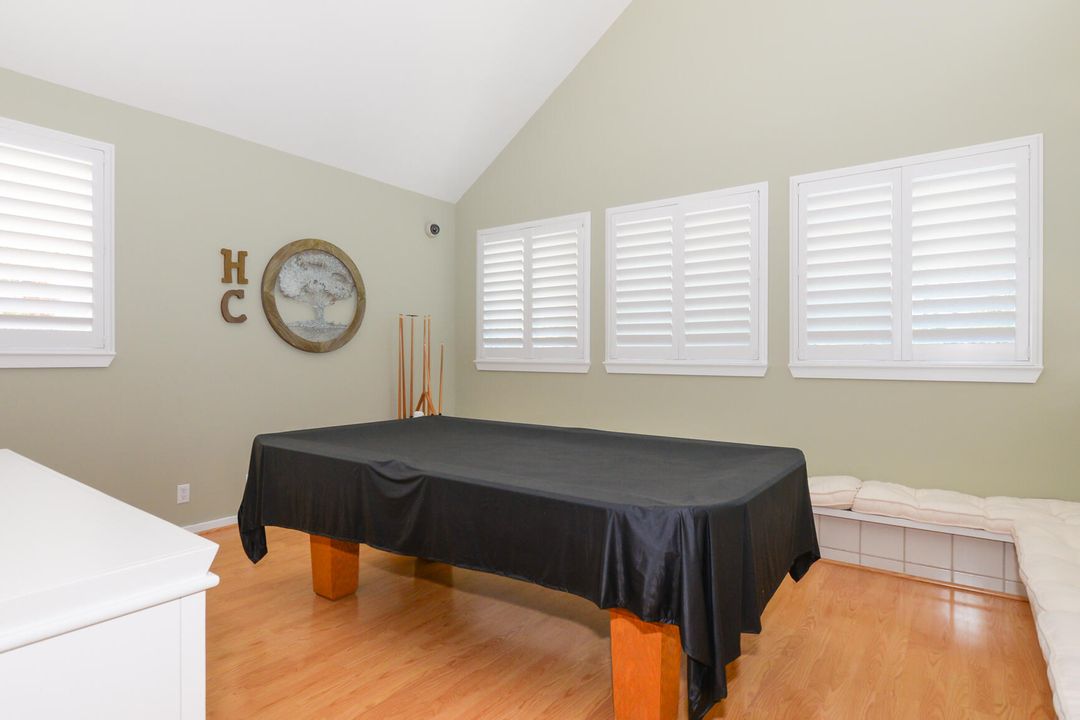 合同活跃: $325,000 (3 贝兹, 3 浴室, 1664 平方英尺)