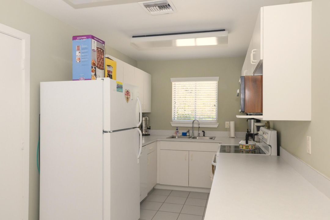 合同活跃: $325,000 (3 贝兹, 3 浴室, 1664 平方英尺)