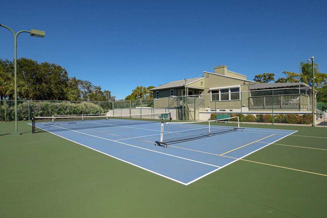 合同活跃: $325,000 (3 贝兹, 3 浴室, 1664 平方英尺)