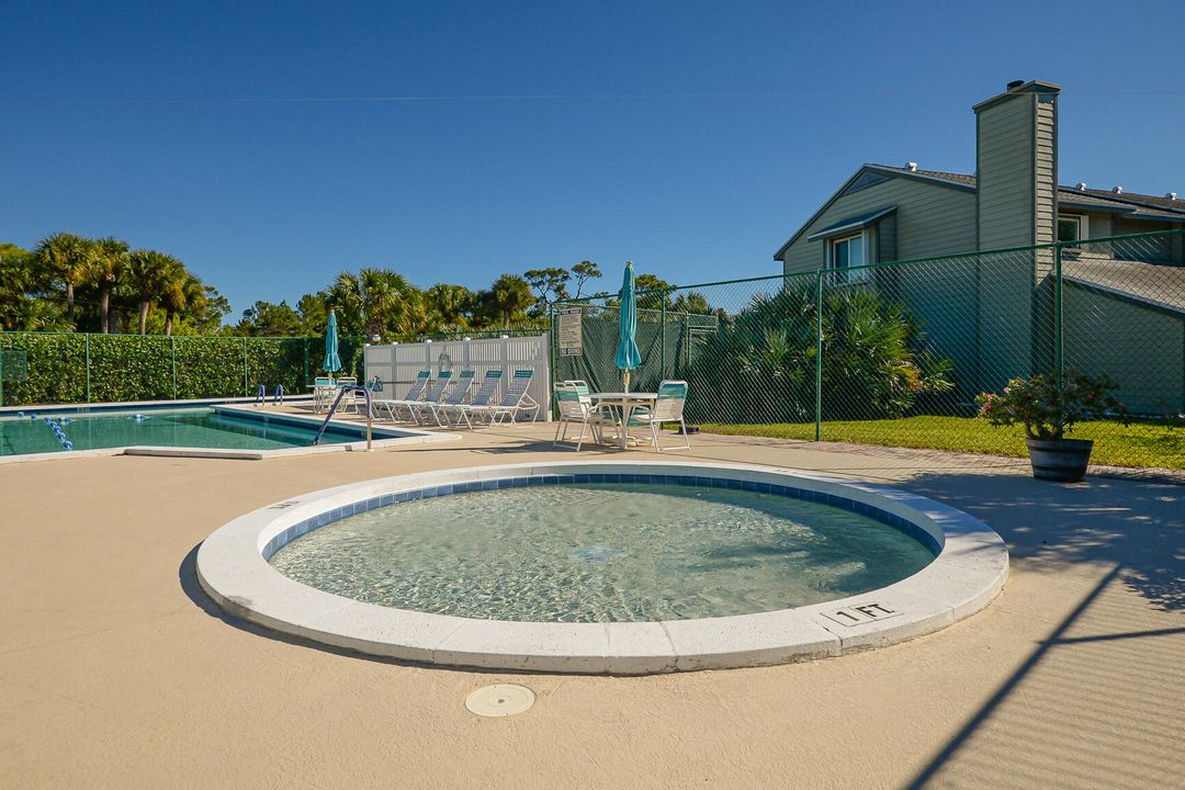 合同活跃: $325,000 (3 贝兹, 3 浴室, 1664 平方英尺)