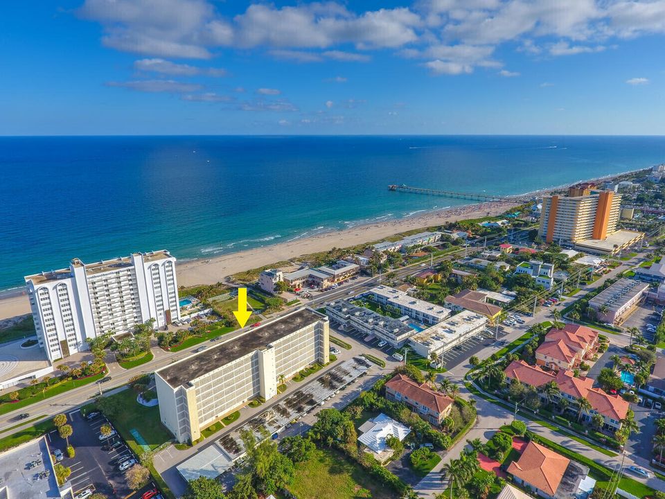 На продажу: $699,900 (2 спален, 2 ванн, 1209 Квадратных фут)