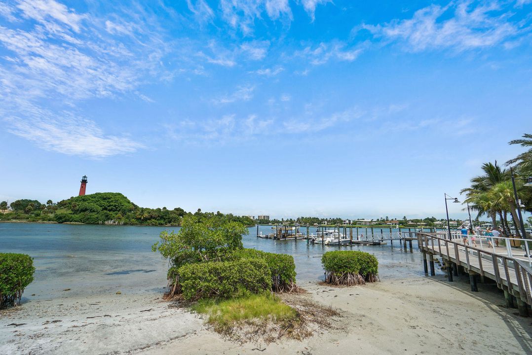 For Sale: $1,275,000 (3 beds, 2 baths, 1889 Square Feet)