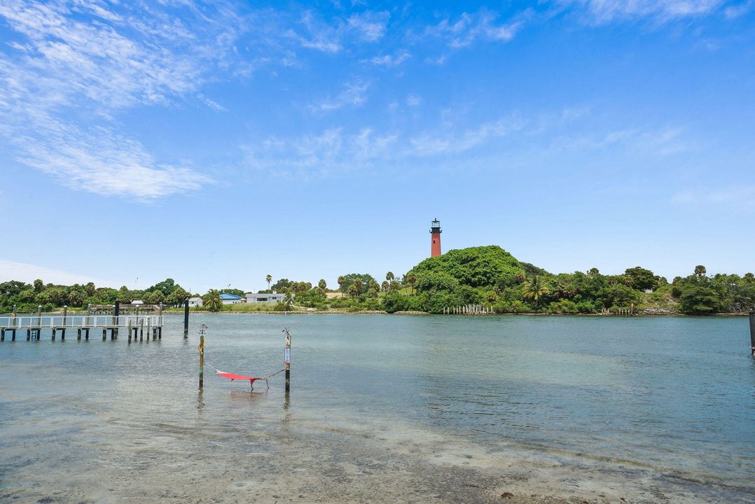 For Sale: $1,275,000 (3 beds, 2 baths, 1889 Square Feet)