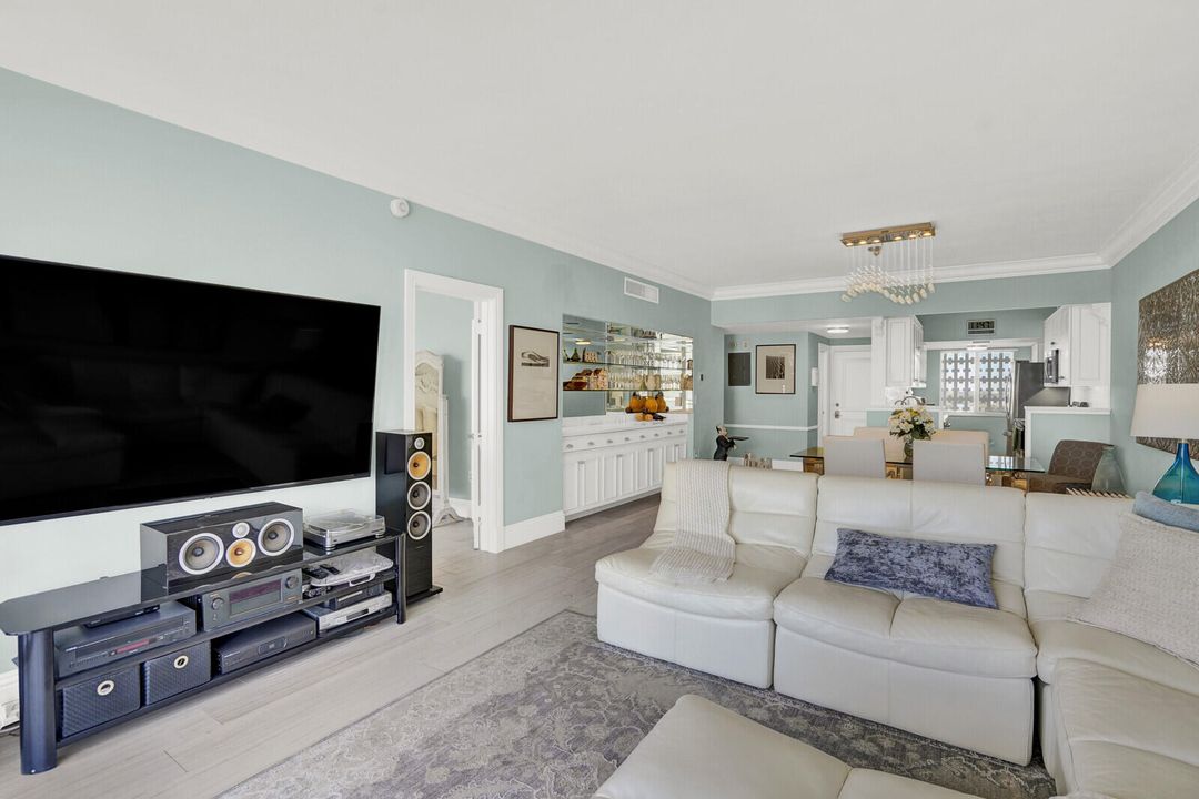 На продажу: $699,900 (2 спален, 2 ванн, 1209 Квадратных фут)