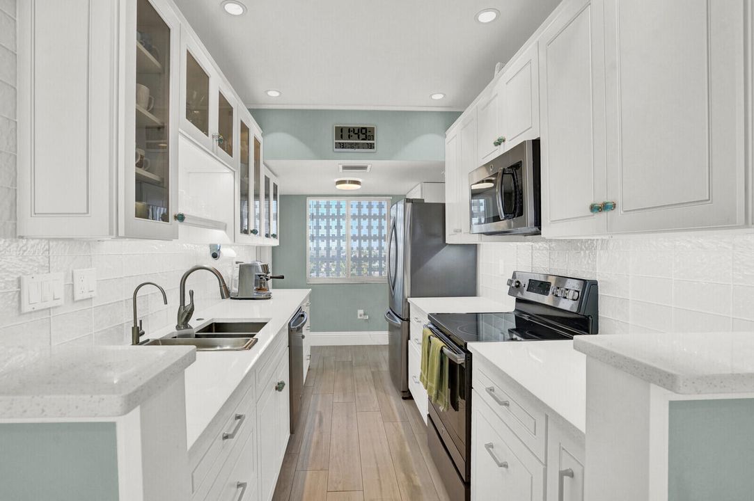 На продажу: $699,900 (2 спален, 2 ванн, 1209 Квадратных фут)