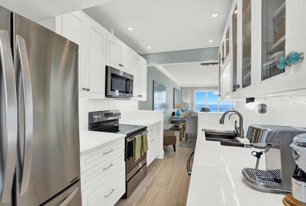 На продажу: $699,900 (2 спален, 2 ванн, 1209 Квадратных фут)