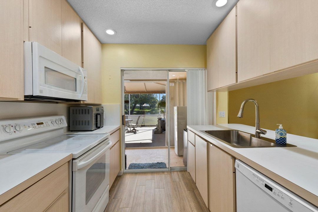 For Sale: $235,000 (2 beds, 2 baths, 1152 Square Feet)