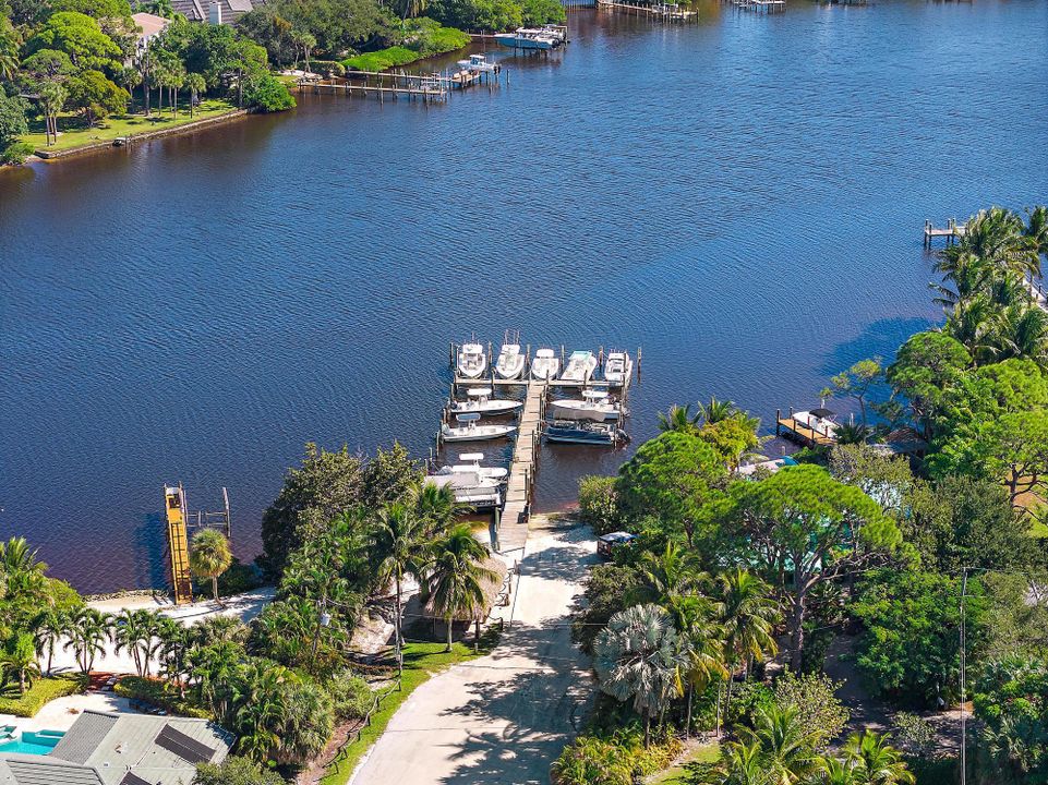 For Sale: $1,395,000 (3 beds, 2 baths, 1975 Square Feet)