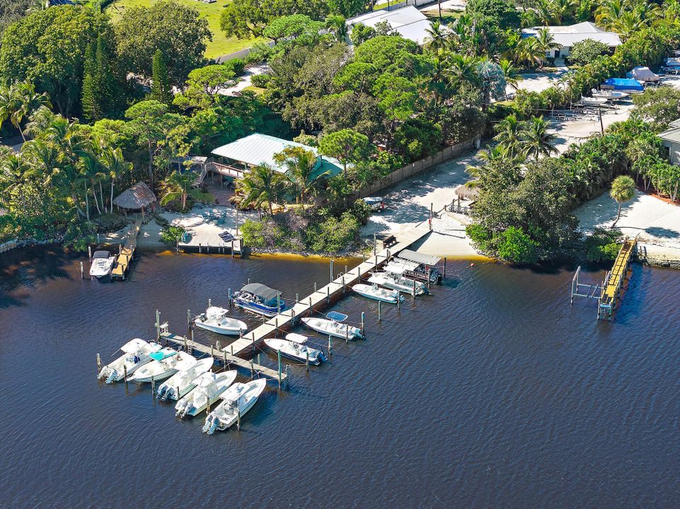 For Sale: $1,395,000 (3 beds, 2 baths, 1975 Square Feet)