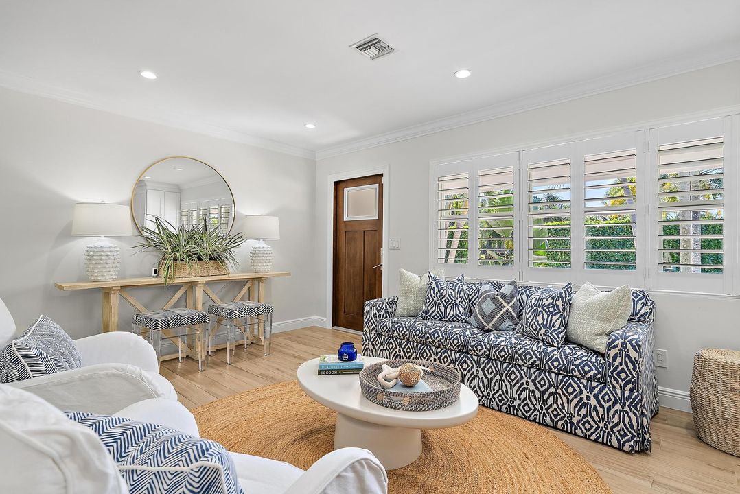 For Sale: $1,395,000 (3 beds, 2 baths, 1975 Square Feet)