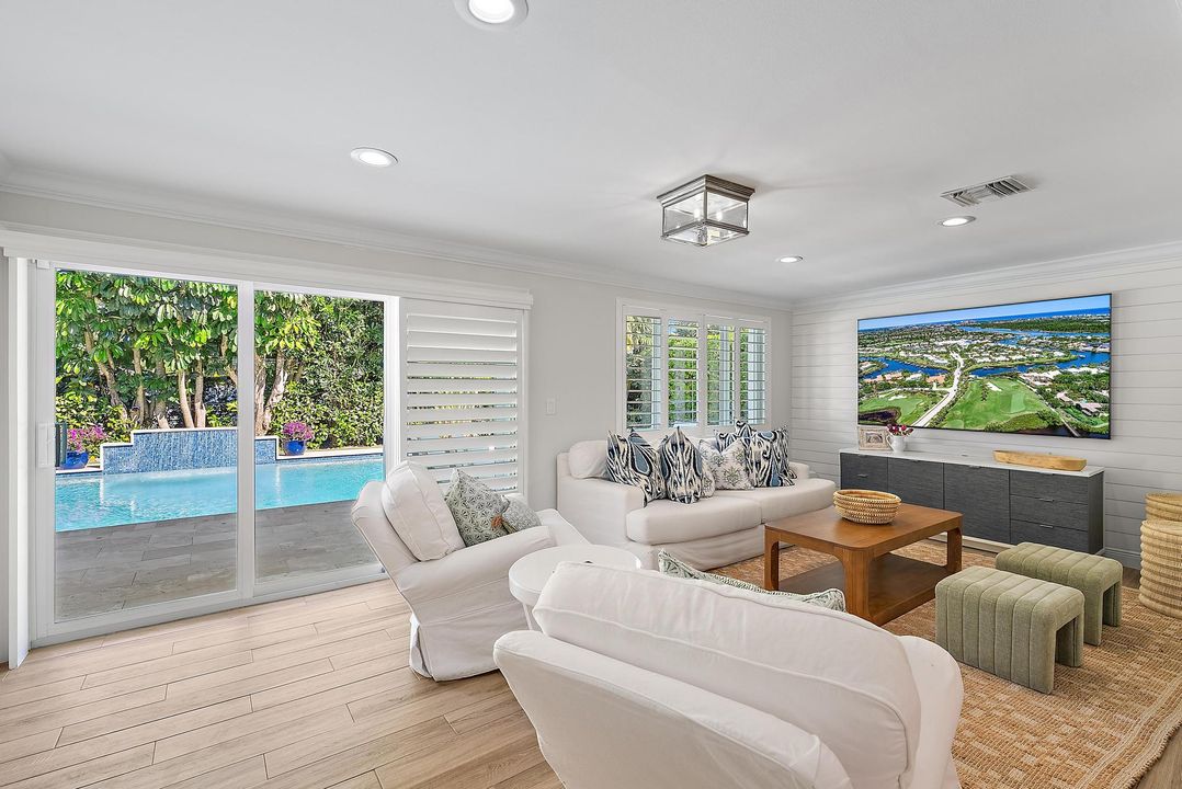 For Sale: $1,395,000 (3 beds, 2 baths, 1975 Square Feet)