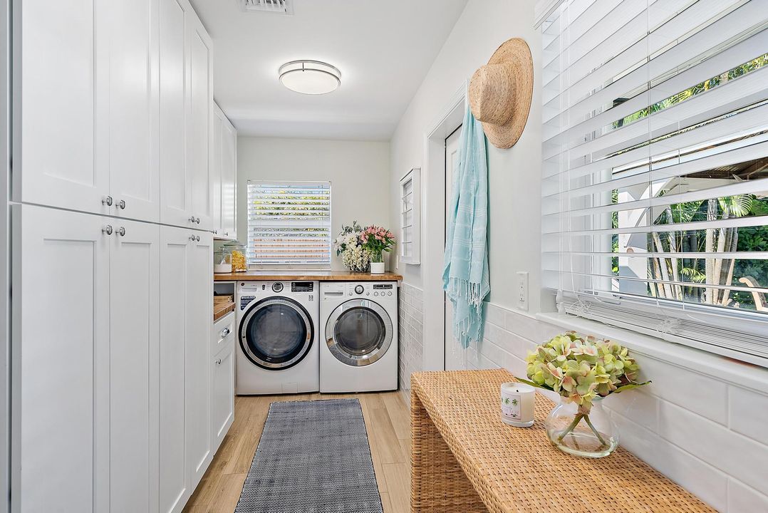 For Sale: $1,395,000 (3 beds, 2 baths, 1975 Square Feet)