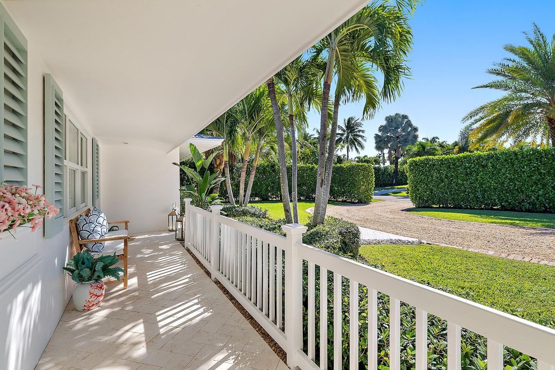 For Sale: $1,395,000 (3 beds, 2 baths, 1975 Square Feet)