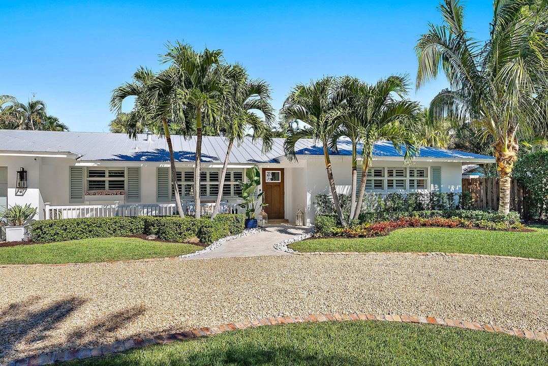 For Sale: $1,395,000 (3 beds, 2 baths, 1975 Square Feet)