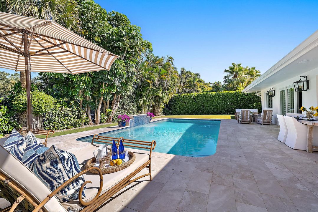 For Sale: $1,395,000 (3 beds, 2 baths, 1975 Square Feet)