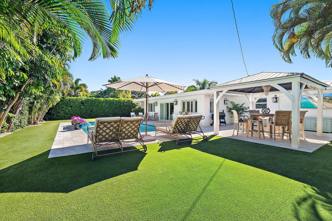 For Sale: $1,395,000 (3 beds, 2 baths, 1975 Square Feet)