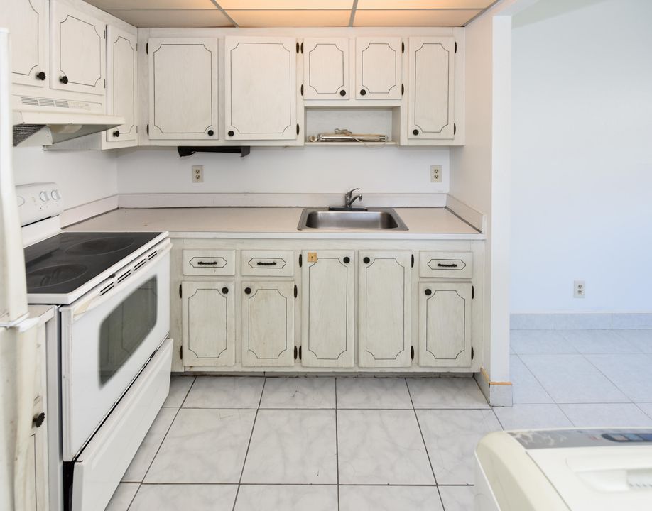 待售: $56,000 (1 贝兹, 1 浴室, 720 平方英尺)