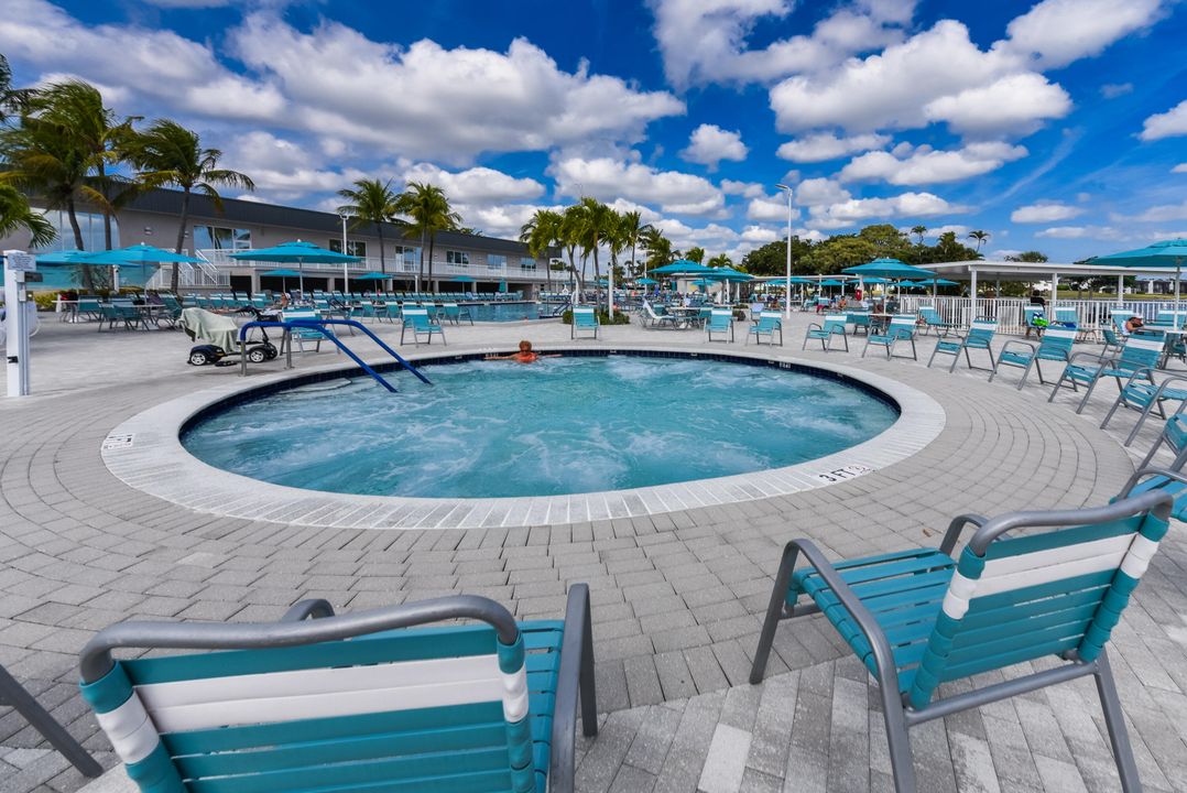 待售: $56,000 (1 贝兹, 1 浴室, 720 平方英尺)